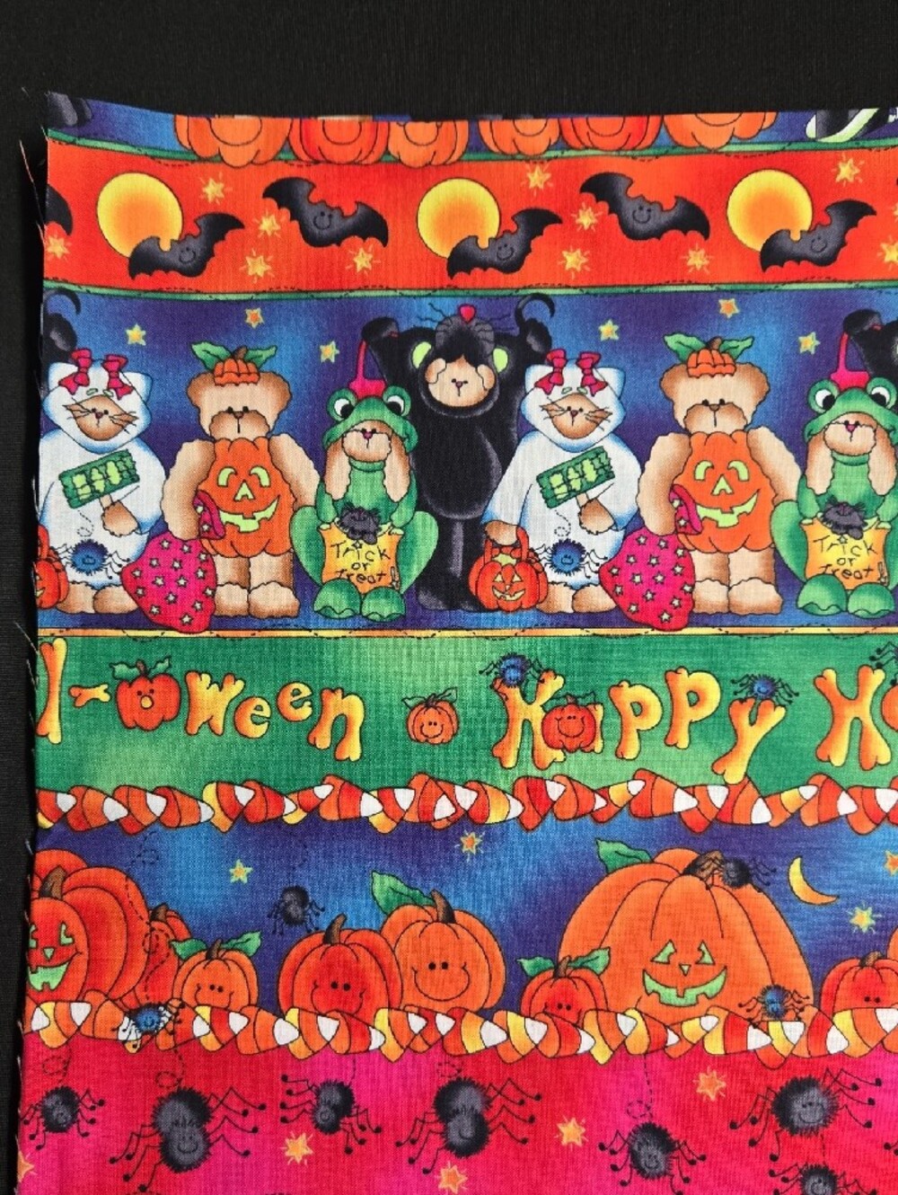 🎃🎃🎃Howl-oween Grandma's Attic 1990 Halloween Fabric, 1 Yard - Picture 3 of 5